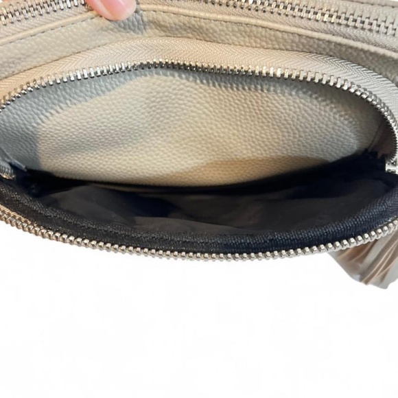 Steve Madden Crossbody with Tassel Bag Charm - NWOT - Picture 4 of 8